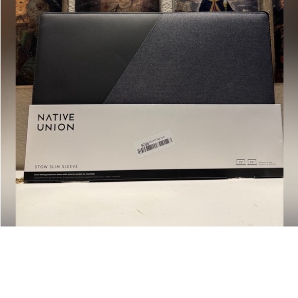 Native Union stow slim for MacBook Air 15” and MacBook Pro 16” NWOT - Picture 1 of 3